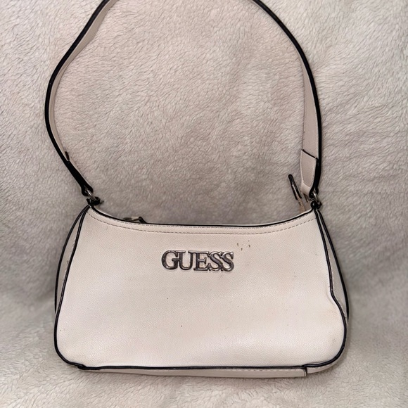 Guess White Shoulder Bag – Chic Everyday Purse - Picture 1 of 4